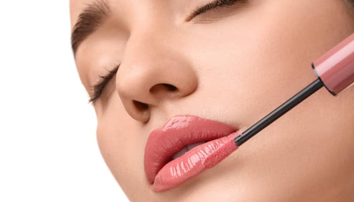 Apply Lip Gloss Perfectly – Step By Step Tutorial
