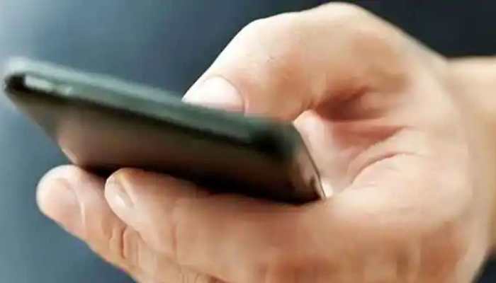 Smartphones Overtake Oil, Diamonds To Become India’s Top Export In FY25