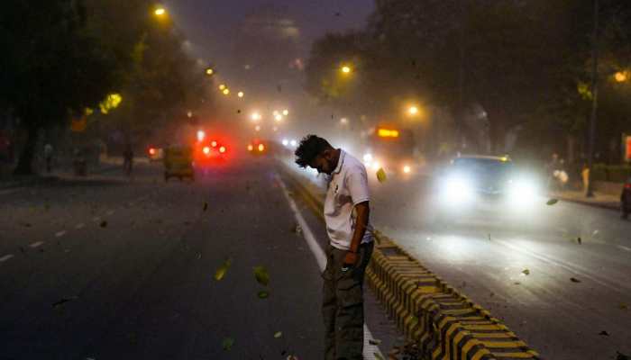 Weather Update: Dust Storm, Hailstorm Hit Delhi-NCR; Flights Affected, Power Cuts Reported Weather Update: Dust Storm, Hailstorm Hit Delhi-NCR; Flights Affected, Power Cuts Reported