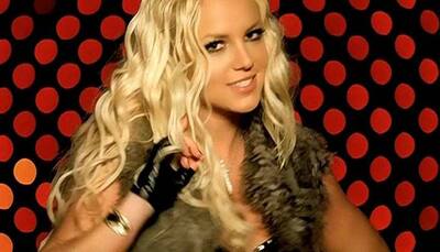 Britney Spears Reprimanded For Smoking Cigarette During Flight To Los Angeles