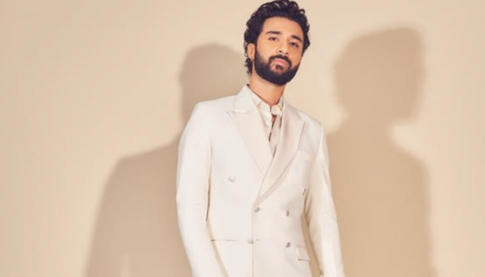 Raghav Juyal Dreams Of Flying His Parents In Private Jet, Says 'I’m Willing To Work Hard For It' Raghav Juyal Dreams Of Flying His Parents In Private Jet, Says 'I’m Willing To Work Hard For It'