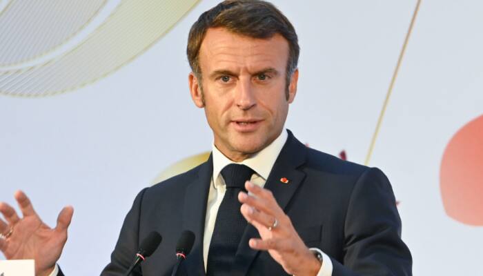 French President Macron's Viral Moment, Wife Shoves His Face - Caught On Camera
