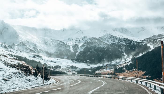 Fresh Snowfall Blankets Higher Areas of Kashmir Valley, Travel Advisory Issued