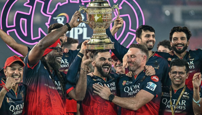 WATCH: Virat Kohli Lifts IPL 2025 Trophy With Chris Gayle And AB de Villiers As RCB's Emotional Victory Ends 18-Year Wait WATCH: Virat Kohli Lifts IPL 2025 Trophy With Chris Gayle And AB de Villiers As RCB's Emotional Victory Ends 18-Year Wait