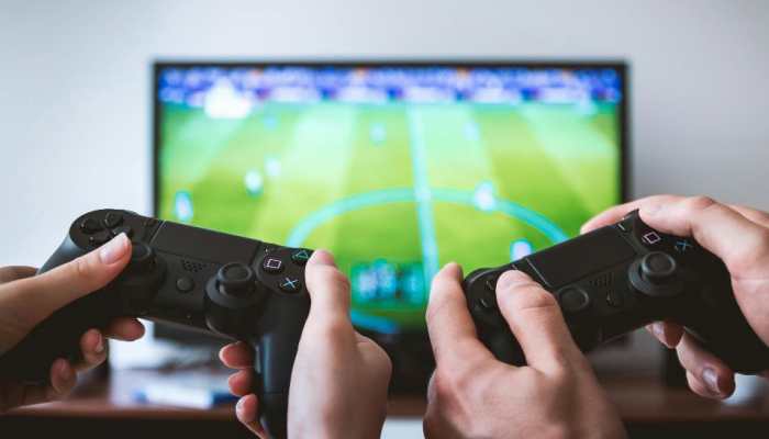 Bringing The Game Night Back: The Benefits Of Social Gaming For Mental Wellness