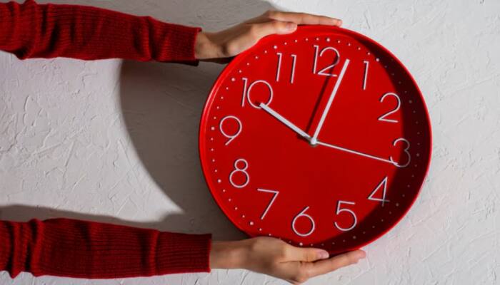 4 Timeless Wall Clocks to Shop Now in Myntra’s End of Reason Sale
