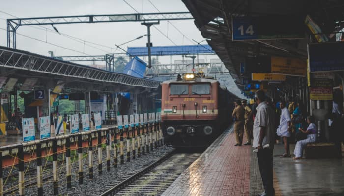 Thane: 5 Feared Dead, Several Injured As Passengers Fall Off Overcrowded Train