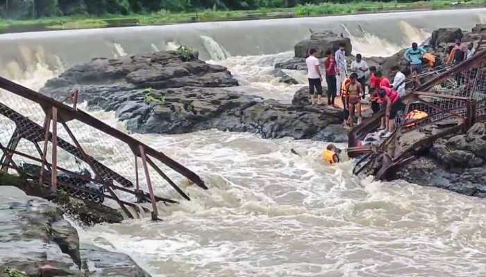 Pune Bridge Collapse: 4 Killed, 40 Rescued; PM Modi, Amit Shah Call CM Fadnavis To Inquire About Situation Pune Bridge Collapse: 4 Killed, 40 Rescued; PM Modi, Amit Shah Call CM Fadnavis To Inquire About Situation