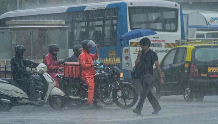 Delhi Weather Turns Pleasant; Red Alert For Rainfall In Karnataka, Bengal Delhi Weather Turns Pleasant; Red Alert For Rainfall In Karnataka, Bengal