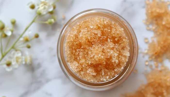 Best Lip Scrubs for Smooth, Soft, and Naturally Bright Lips