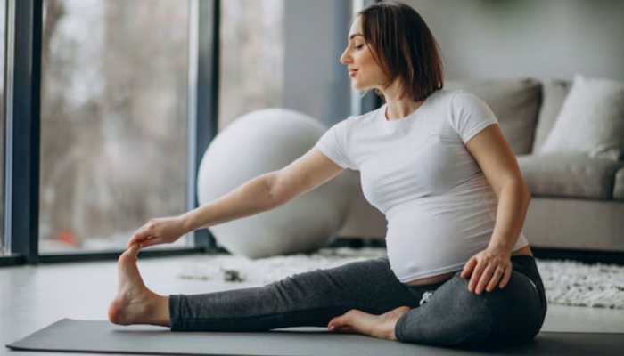 6 Powerful Benefits Of Prenatal Yoga For Expecting Mothers