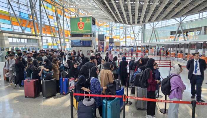 Kashmiri Parents Thank Govt For Evacuation Efforts, Urge Faster Action To Ensure Students' Safe Return From Iran Kashmiri Parents Thank Govt For Evacuation Efforts, Urge Faster Action To Ensure Students' Safe Return From Iran