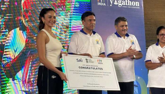 International Yoga Day: Jackky Bhagnani And Rakul Preet Singh Conferred ‘Fit India Couple’ Title By Sports Ministry International Yoga Day: Jackky Bhagnani And Rakul Preet Singh Conferred ‘Fit India Couple’ Title By Sports Ministry