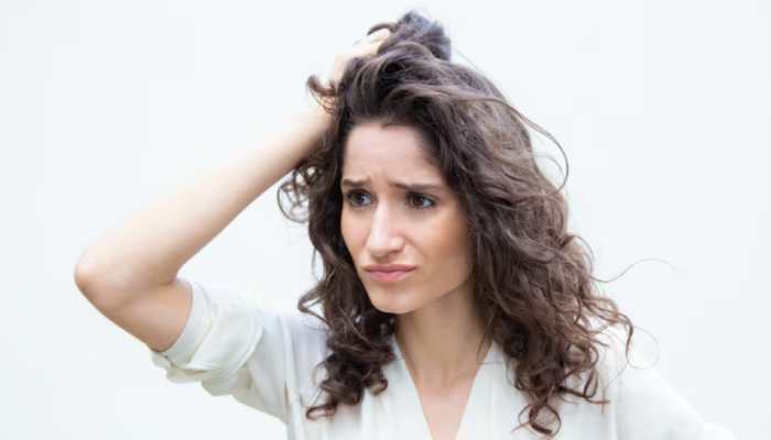 Top 7 Simple Home Remedies To Control Greasy Hair Naturally During The Summer Season