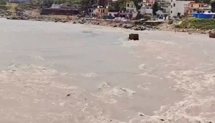J-K: Flash Floods, Landslides Disrupt Normal Life, Claim Three