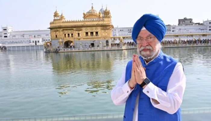 Union Minister Hardeep Singh Puri Attends Umrao Jaan Premiere, Feels Delightful At Revisiting Bygone Era Union Minister Hardeep Singh Puri Attends Umrao Jaan Premiere, Feels Delightful At Revisiting Bygone Era