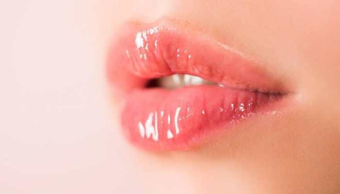 Shiny &amp; Nourishing Lip Gloss