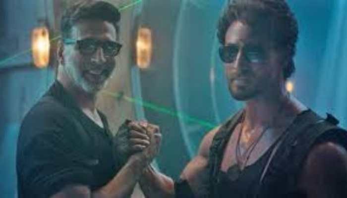 Akshay Kumar Cheers Up For His ‘Brother’ Tiger Shroff Akshay Kumar Cheers Up For His ‘Brother’ Tiger Shroff