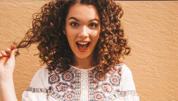 Curly Hair In The Heat: How To Keep Your Curls Defined And Hydrated