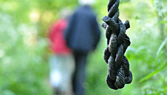 Bodies Of Couple Found Hanging From Tree In Jharkhand’s Giridih, Police Suspect Love Affair