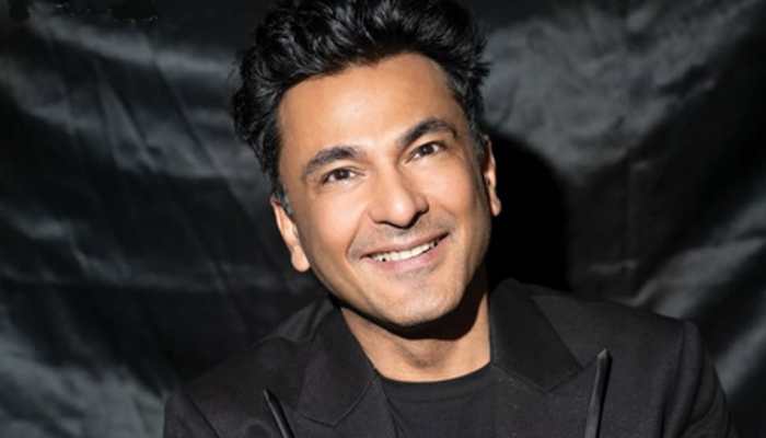 Vikas Khanna Recalls Adding Indian Touch To Priyanka Chopra’s Dining Experience In New York Vikas Khanna Recalls Adding Indian Touch To Priyanka Chopra’s Dining Experience In New York