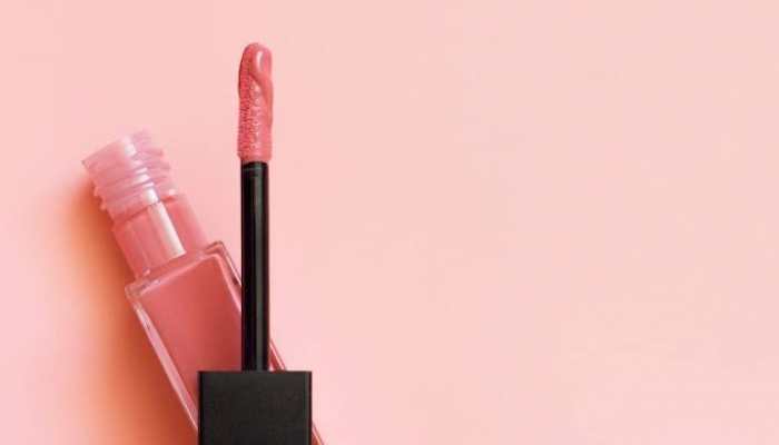 The Ultimate Guide to Lipsticks: Types, Features, and Finishes