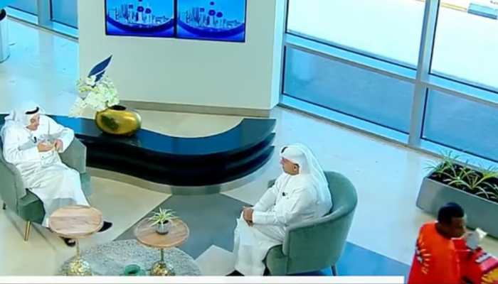 Live TV Twist: Food Delivery Guy Strolls Onto Kuwait News Set, Goes Viral | WATCH Live TV Twist: Food Delivery Guy Strolls Onto Kuwait News Set, Goes Viral | WATCH