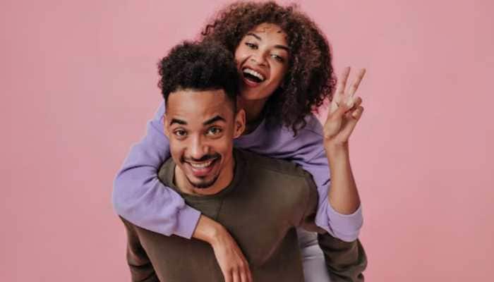 relationship advice, Signs a woman loves you, how to tell if she loves you, signs she’s falling in love, does she love me, signs of true love from a woman, love signals from women, how to know if she loves you, signs she’s into you, signs of falling in love.
