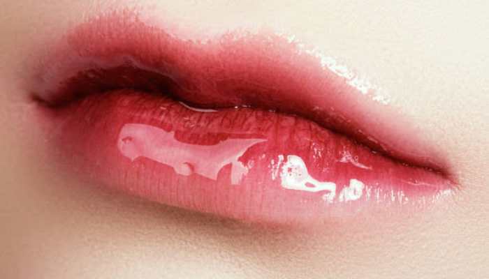 Shine Bright: The Essential Guide to Glossy Lipsticks Shine Bright: The Essential Guide to Glossy Lipsticks