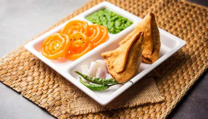 How Fried Snacks Like Samosas And Jalebis Can Be Replaced With Tasty And Healthy Substitutes: 4 Simple Recipes Are Here! How Fried Snacks Like Samosas And Jalebis Can Be Replaced With Tasty And Healthy Substitutes: 4 Simple Recipes Are Here!