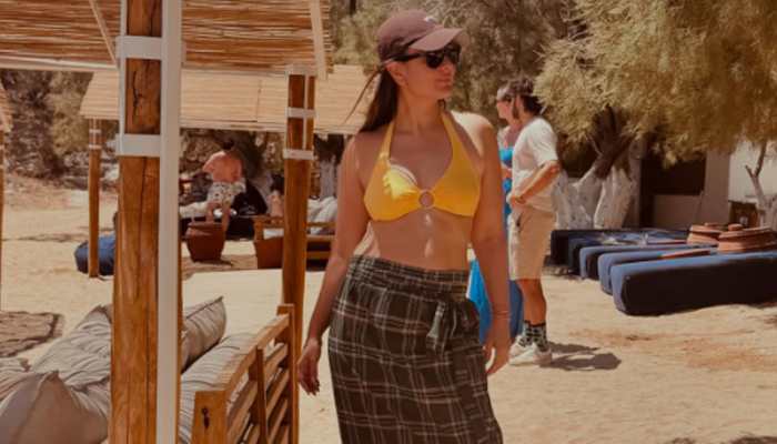Kareena Kapoor Stuns In A Yellow Bikini Top With Lungi Skirt, Her Pics Go Viral Kareena Kapoor Stuns In A Yellow Bikini Top With Lungi Skirt, Her Pics Go Viral