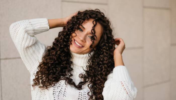 Struggling With Curly Hair In Humid Weather? Follow This Monsoon Hair Care Tips