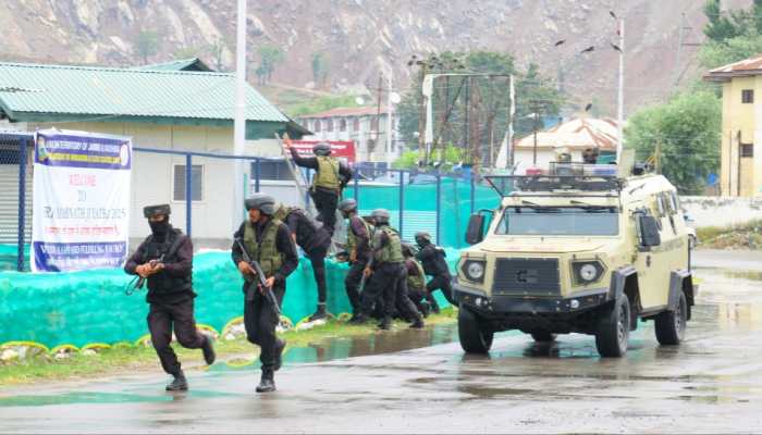 North Kashmir: Three Terrorist Associates Arrested With Arms In Bandipora; UAPA Case Registered North Kashmir: Three Terrorist Associates Arrested With Arms In Bandipora; UAPA Case Registered