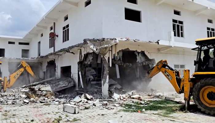 UP: Bulldozers Roll In Balrampur, Target Aide Of Chhangur Baba UP: Bulldozers Roll In Balrampur, Target Aide Of Chhangur Baba