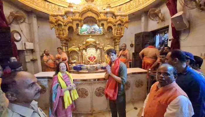 New Daddy Sidharth Malhotra Seeks Blessings At Siddhivinayak Temple Along With His Mother After Welcoming Newborn Baby Girl!
