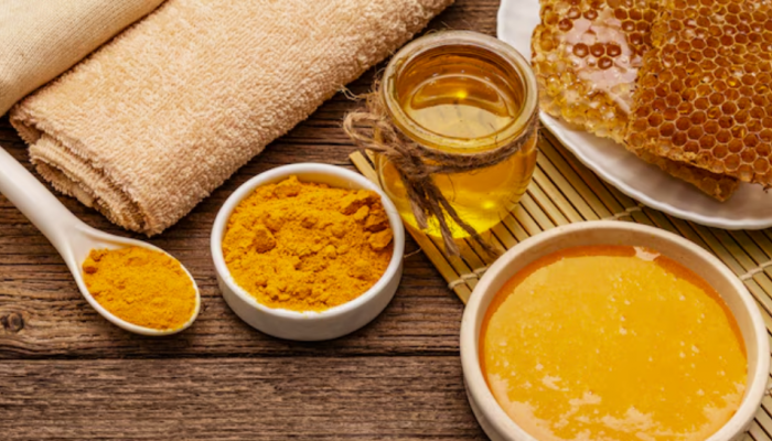 Golden Power Boost: 6 Surprising Benefits Of Mixing Turmeric With Honey Golden Power Boost: 6 Surprising Benefits Of Mixing Turmeric With Honey
