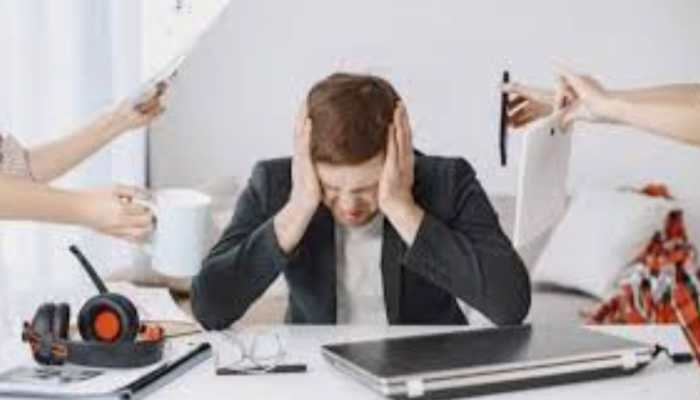 Employee Uses Two Phones To Separate Work And Life, Finds Mental Relief Employee Uses Two Phones To Separate Work And Life, Finds Mental Relief