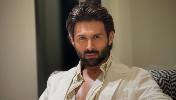 FWICE Warns Kartik Aaryan Over Pak-Backed Event; Actor's Team Denies Link FWICE Warns Kartik Aaryan Over Pak-Backed Event; Actor's Team Denies Link