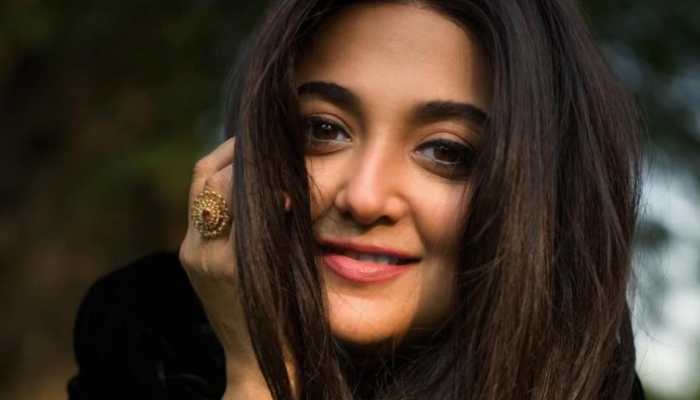 Monali Thakur Reveals Story Behind New Song ‘Ek Baar Phir’: ‘It Follows My Journey’