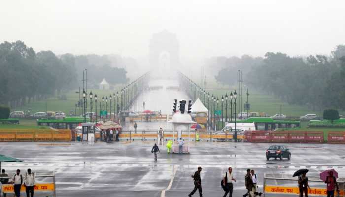 Delhi-NCR Drenched: Heavy Rain Triggers Waterlogging, More Showers Ahead, Traffic Snarls Amid IMD Orange Alert | VIDEO