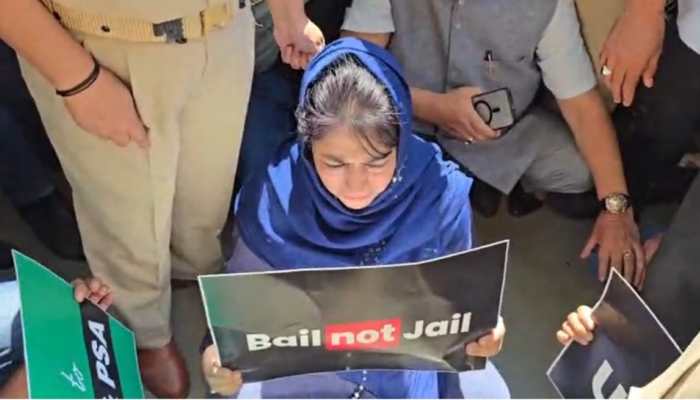 PDP Chief Mehbooba Mufti Stages Protest In Srinagar Demanding Bail For Kashmiri Prisoners