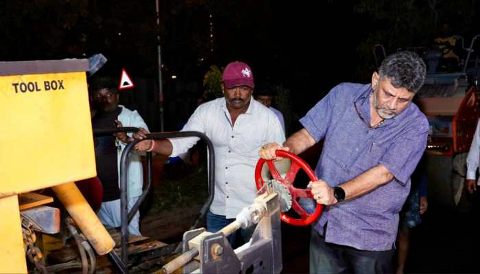 D.K. Shivakumar's Midnight Inspection: Bengaluru's Road Repairs Under Scrutiny | VIDEO