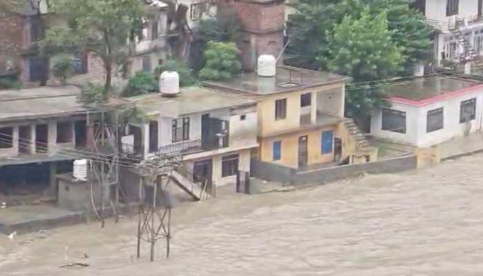 J-K: Heavy Rainfall Triggers Flood-Like Situation Across Kashmir