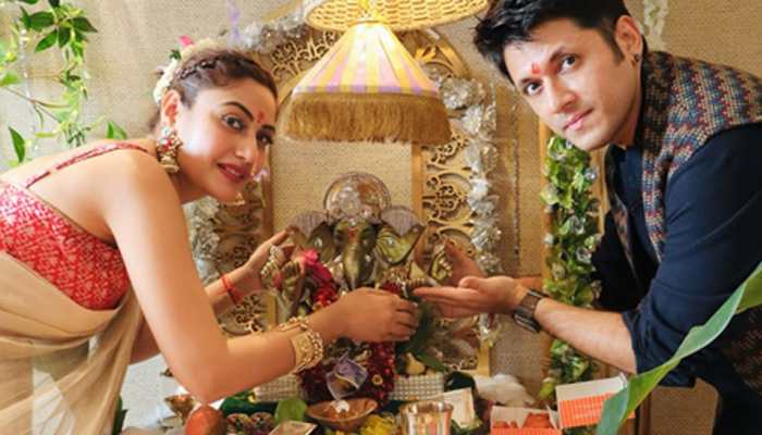 Ganesh Chaturthi 2025: Surbhi Chandna Brings Bappa Home, Performs Aarti &amp; Offers Delicious Bhog