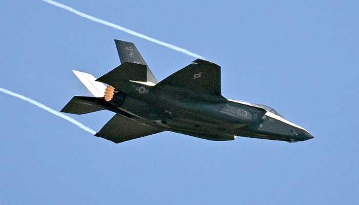 50 Minutes Of Intense Call,  Futile Guidance And A Tragic Fall: Alaska’s F-35 Fighter Jet Crash Video Goes Viral | Watch