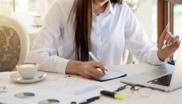 Can Taxpayers Filing ITR-3 And ITR-4 Switch Between Tax Regimes Multiple Times?