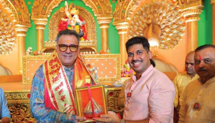 Ganesh Chaturthi 2025: Boman Irani Performs Maha Aarti At Shrimant Bhausaheb Rangari Ganpati Mandal, Calls It 'Festival Of Unity'