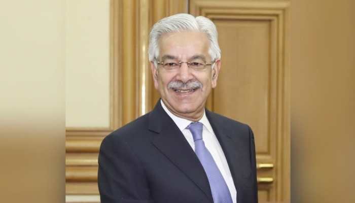 The Genius Of Pakistan: Defence Minister Solves Floods By Telling Citizens To Collect Water In 'Containers' | VIRAL VIDEO