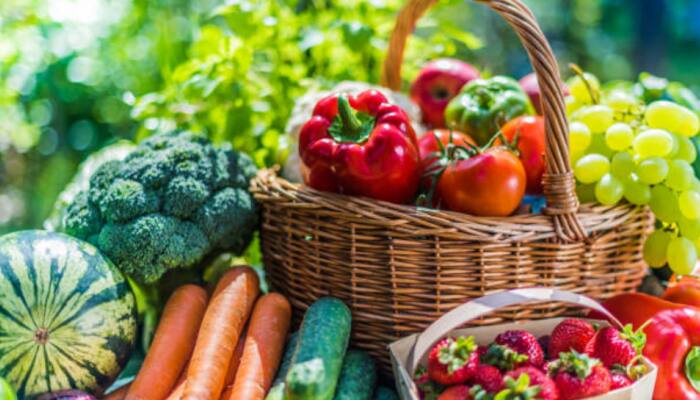 Monsoon Superfoods: 10 Seasonal Fruits &amp; Veggies You Must Eat For Strong Immunity And Better Digestion