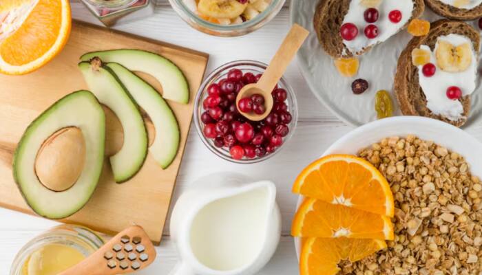 From Roasted Chana To Sprouts Salad: 12 Best Healthy Indian Snacks To Control Cravings And Support Weight Management